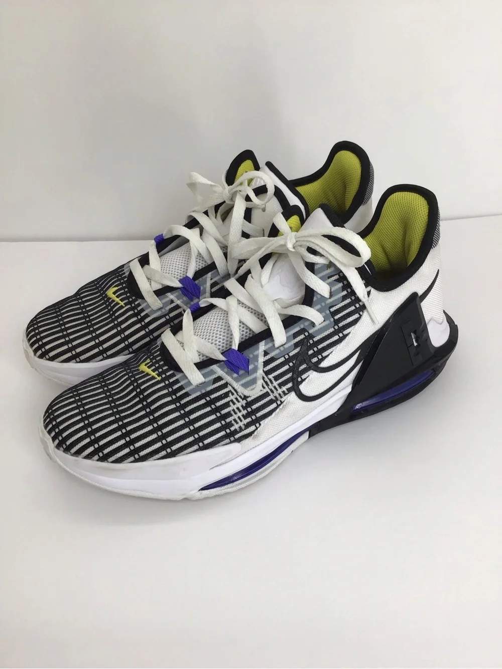 Nike Lebron Witness VI Basketball Sneakers White/Black/Perisan Violet Size 11